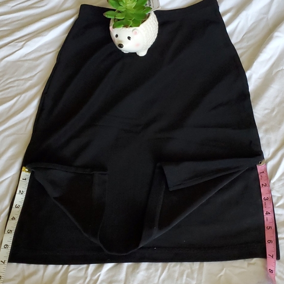 Basic black skirt - Picture 7 of 8
